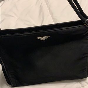Prada handbag. 🖤